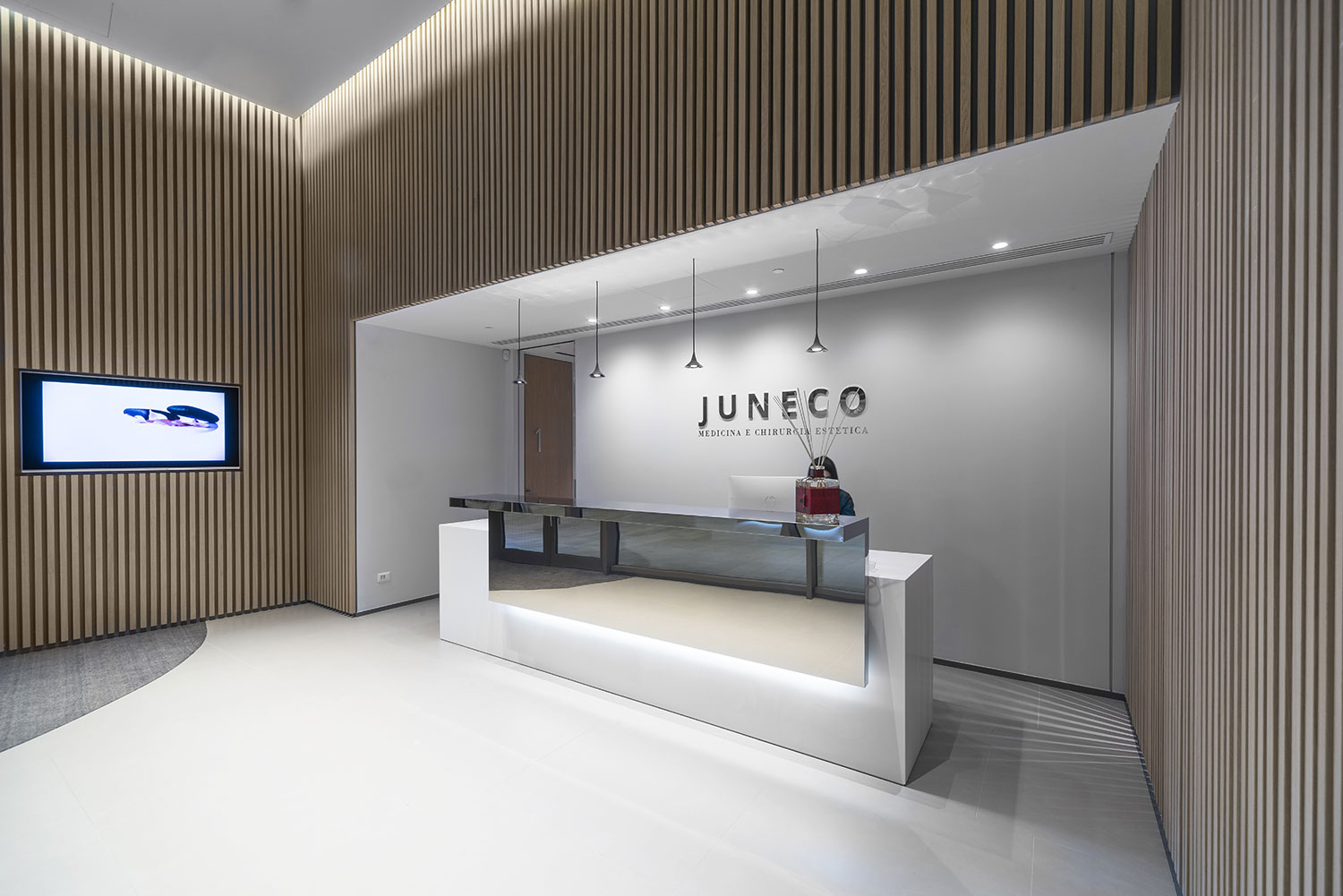 Juneco Milano reception