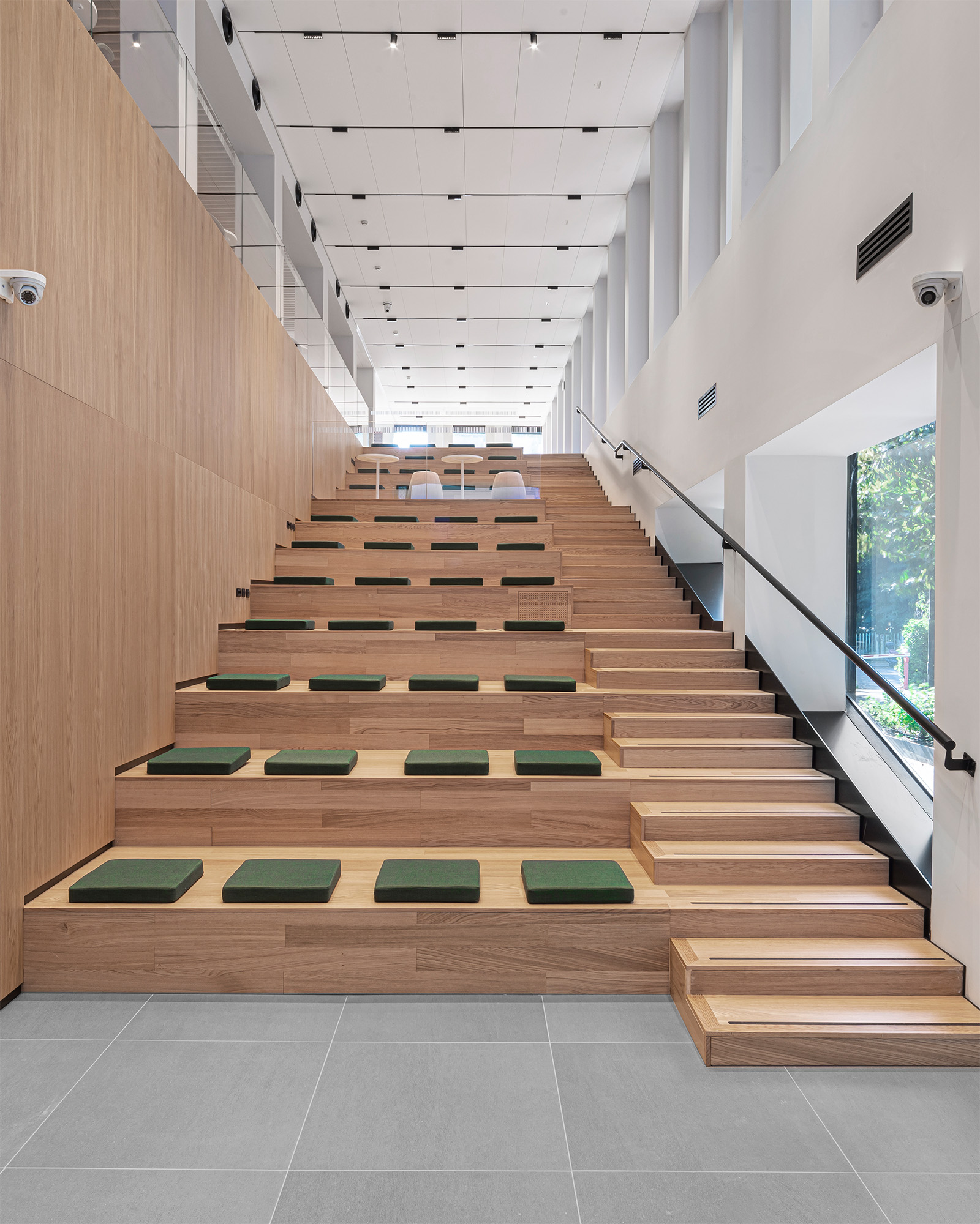 mobile_manteroassociati_unicredit_roma_002